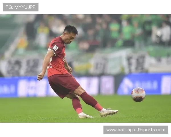 大连球员转会绯闻四起，传闻激发市场猜测